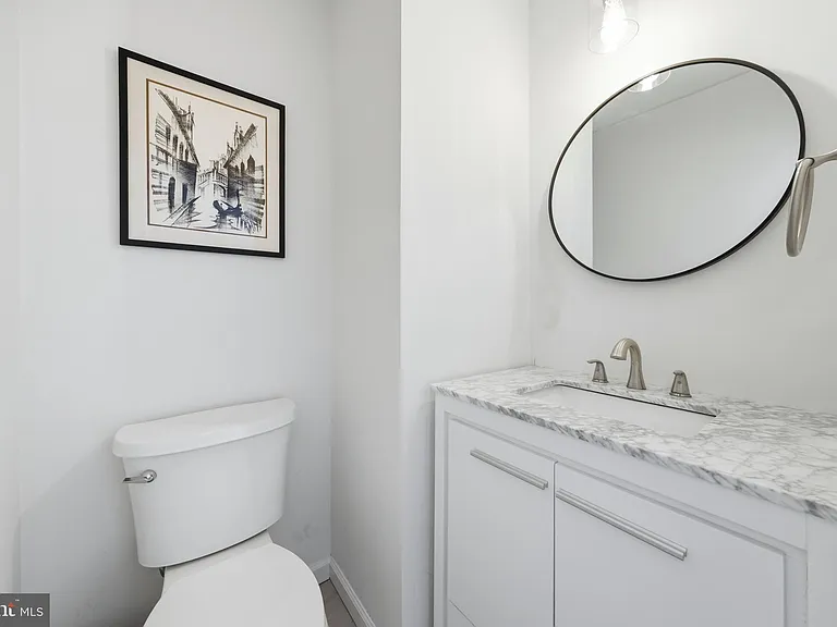 633 E Main St #B2 — Photo 12