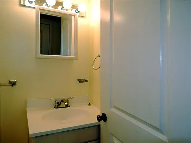 7204 Hickory St #B — Photo 16