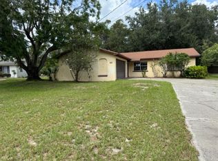 1639 Spring Lake Rd, Fruitland Park, FL 34731