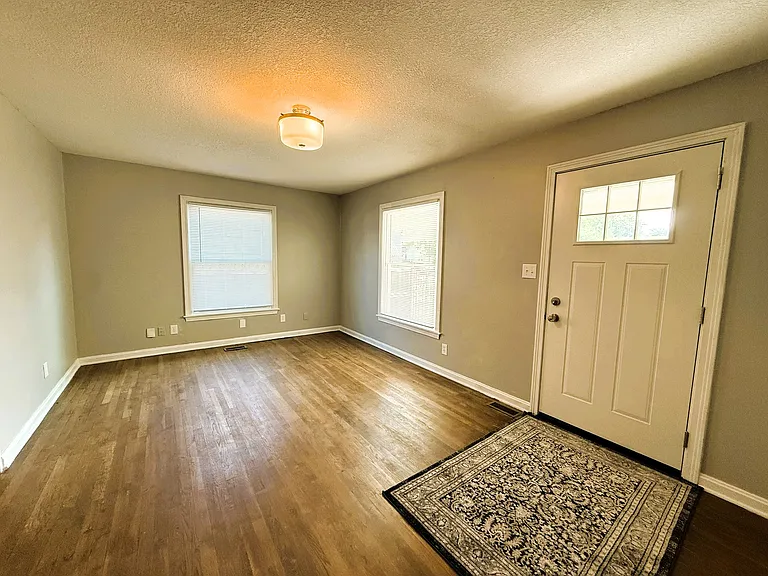 2037 S Laura Ave — Photo 4