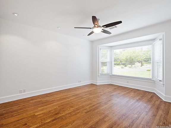 5th image of 8627 OAK LEDGE DR