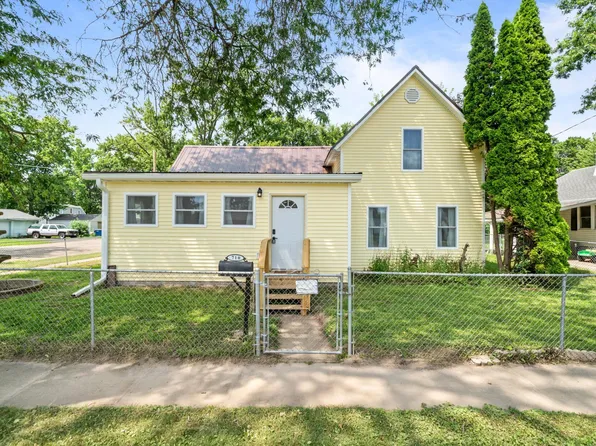 710 S 2nd St, Oregon, IL 61061