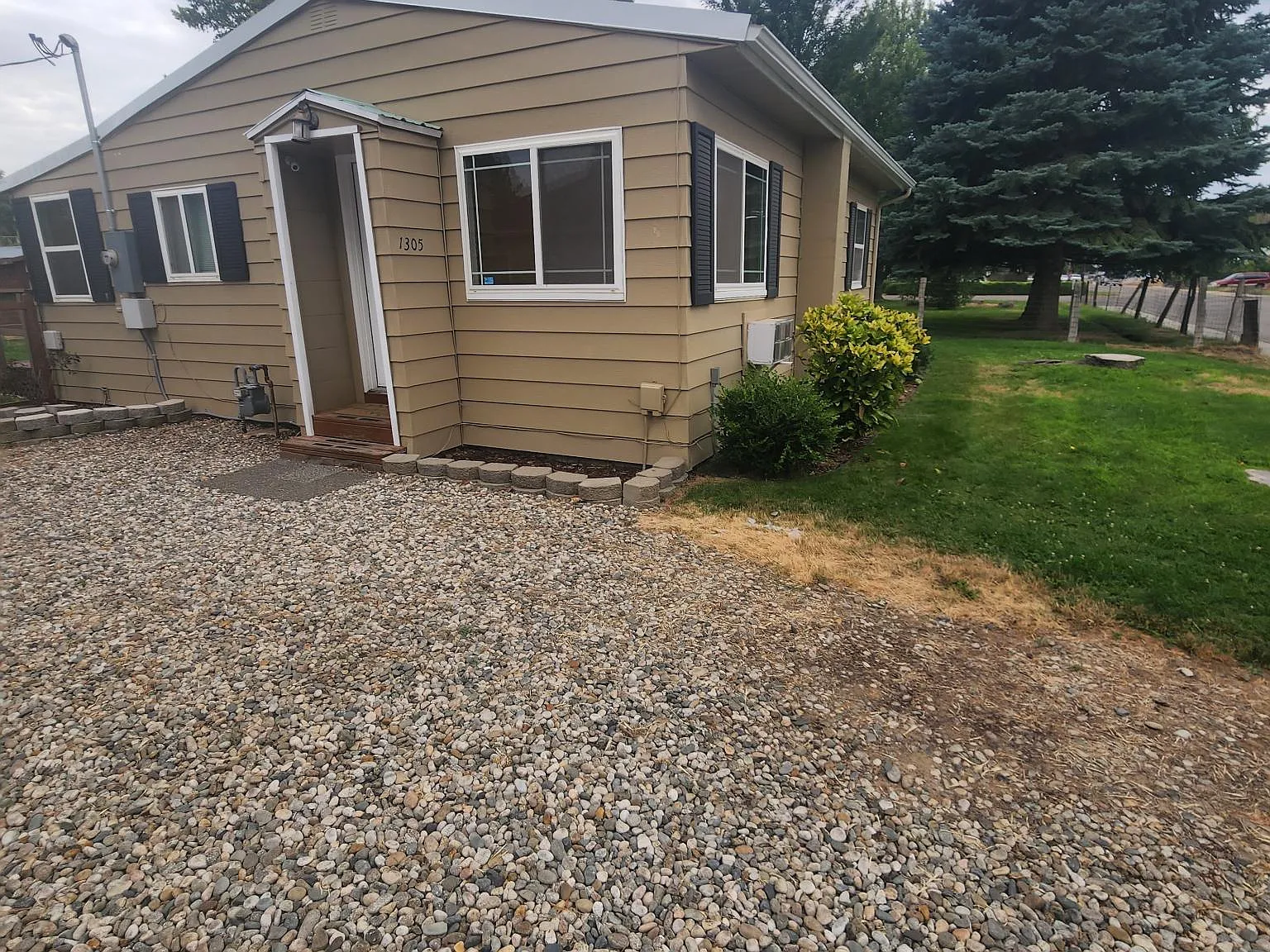 2 bed, 812 sqft, $1,425 — Photo 2