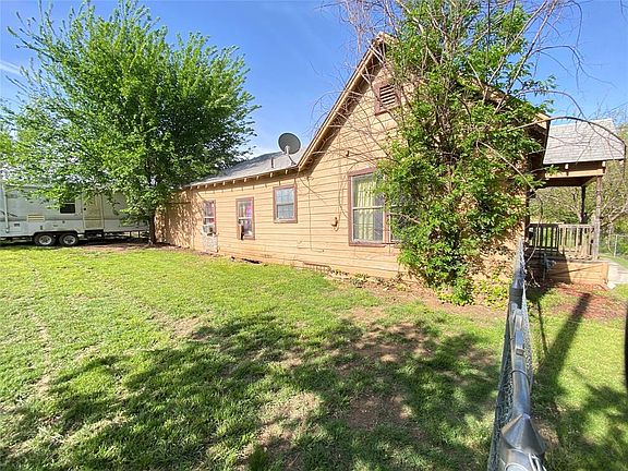 5th image of 211 W Weaver Ave
