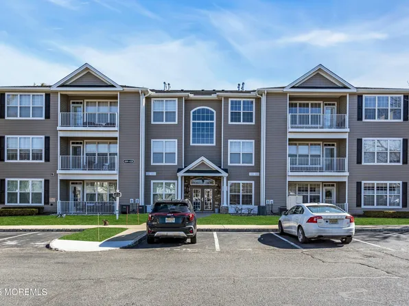 419 Saint Andrews Place, Manalapan, NJ 07726