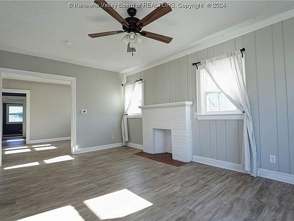 3rd image of 110 W Riverview Dr