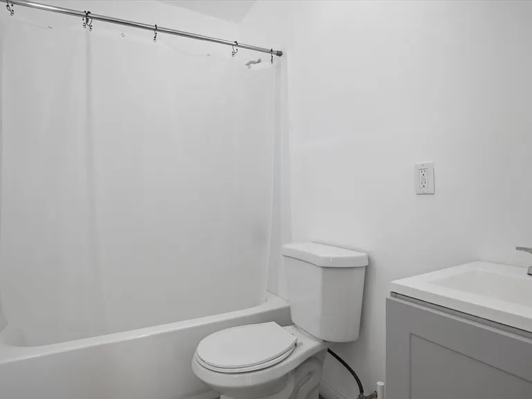 7542 White Oak Ave — Photo 16