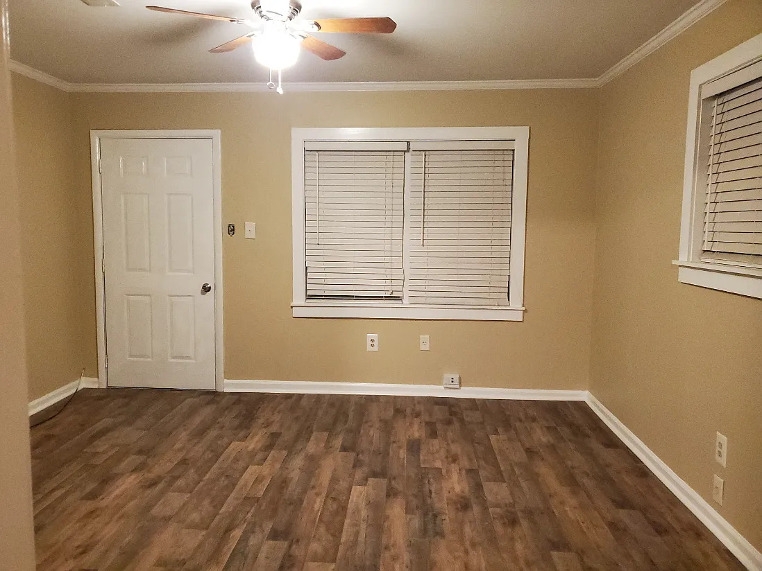 2 bed, 1.0 bath, 803 sqft, $895 — Photo 2