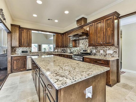 4th image of 11826 Briar Forest Dr