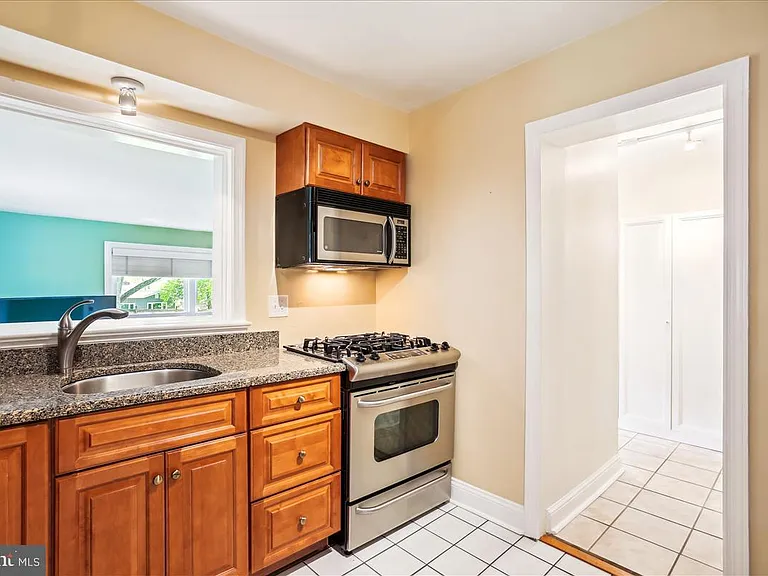 1806 Arcola Ave — Photo 8