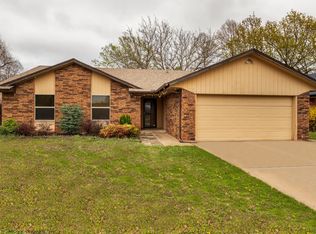 2821 Parkside Dr, Edmond, OK 73012