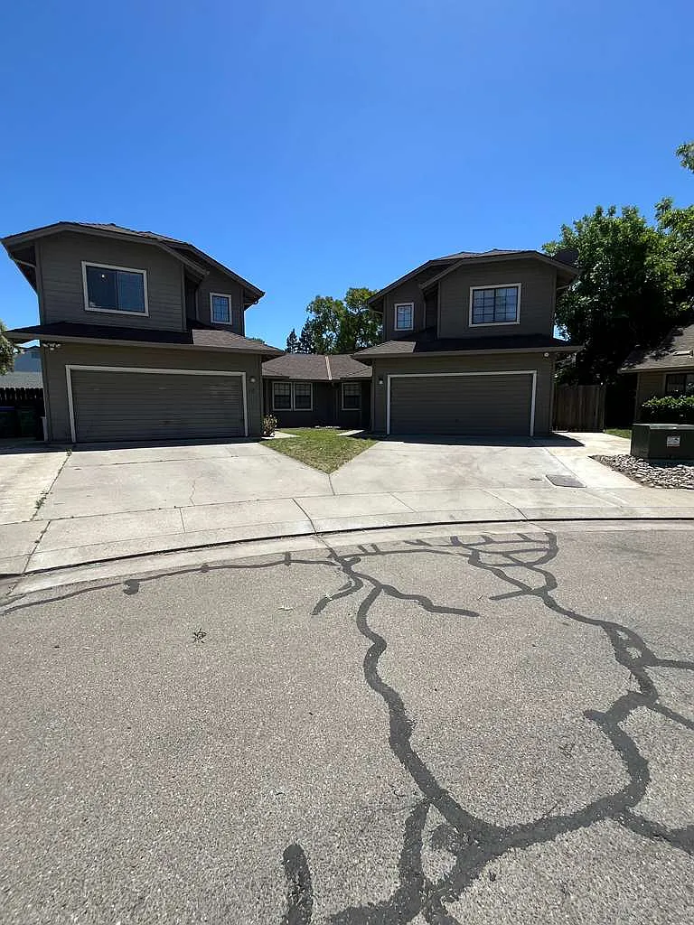 3 bed, 2.5 bath, 1266 sqft, $2,350 — Photo 1