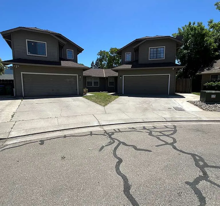 422 Ravenwood Ct