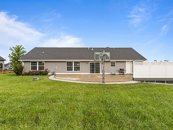 4th image of 307 N Horseshoe Dr