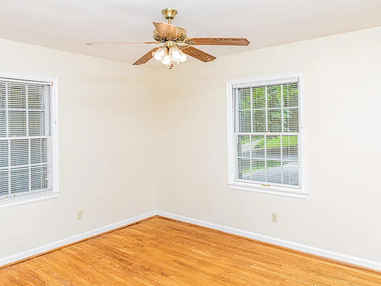 657 Montclair Dr — Photo 10