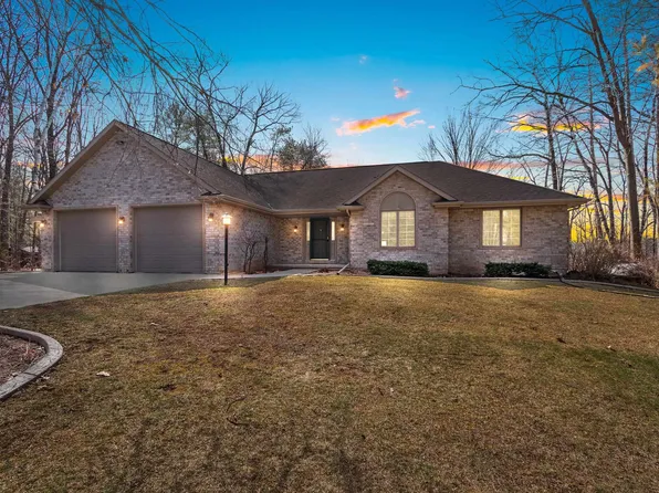 6711 Birchwood Shores Ln, Oconto Falls, WI 54154