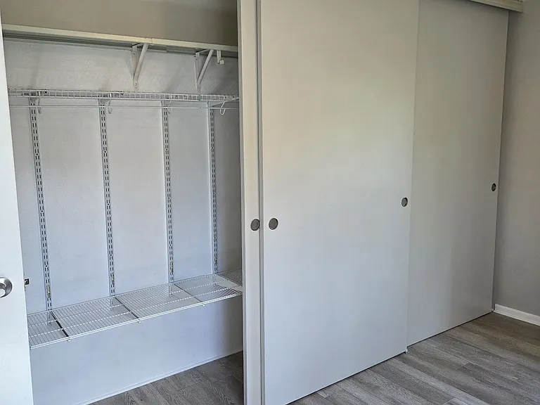 8555 Fairmount Dr — Photo 12
