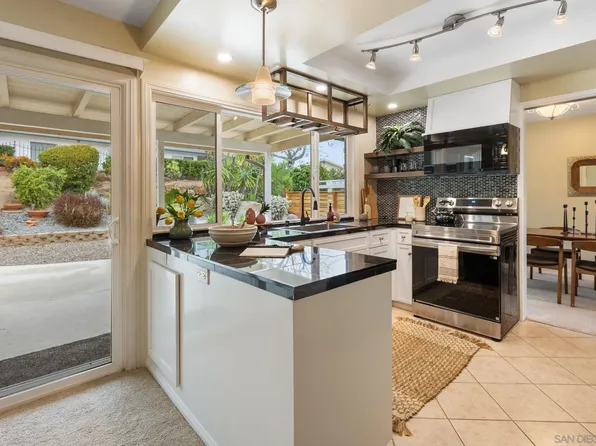 16598 Casero Rd, San Diego, CA 92128
