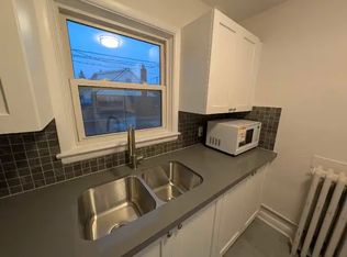 231 Lakeshore Rd E #4, Mississauga, ON L5G1G8