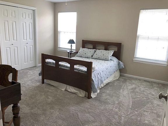 4th image of 2365 Surrey Dr