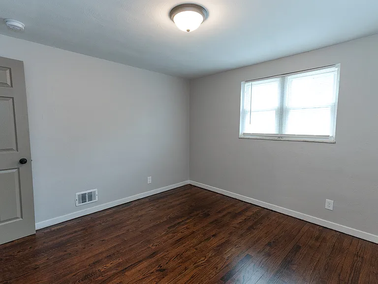 811 Eathan Ave — Photo 15