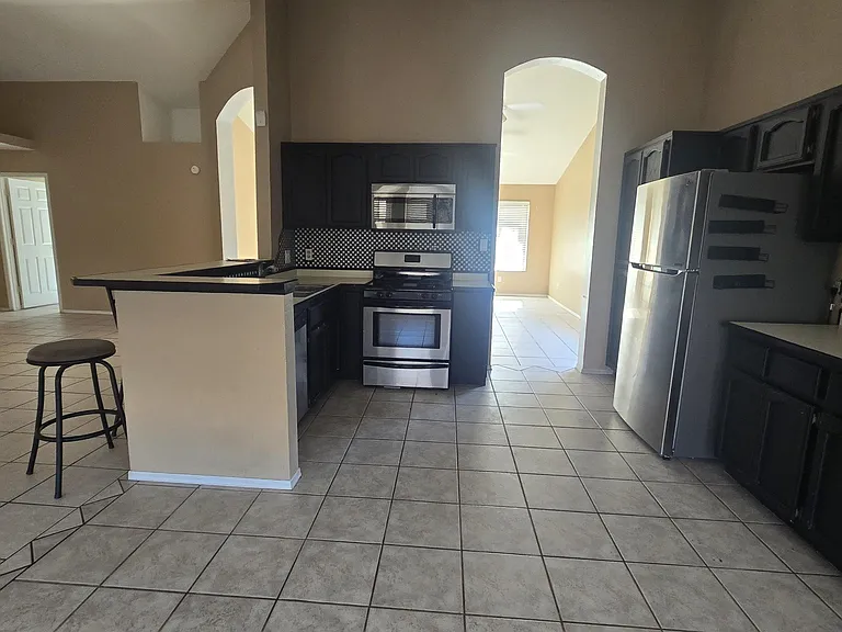 1541 S 34th Ave — Photo 6