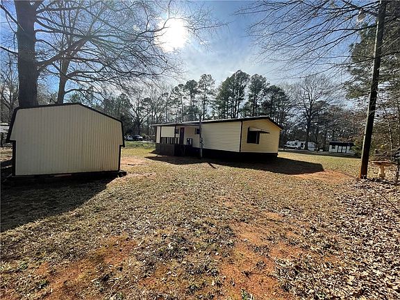 3rd image of 75 Edgewater Dr