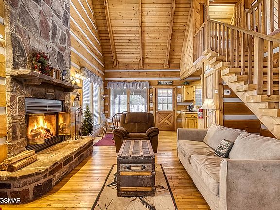3rd image of 2752 Blue Springs Way
