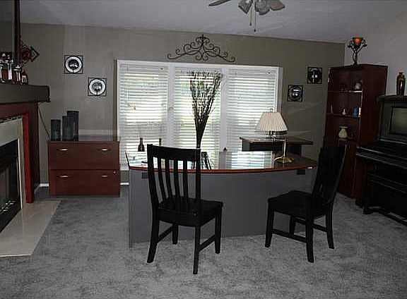 4th image of 1916 Riverview Dr