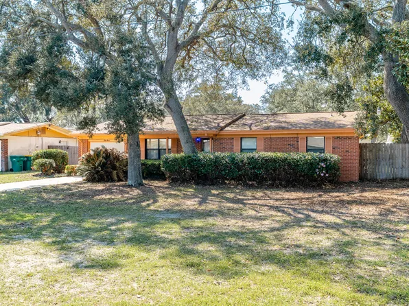 47 11th St, Shalimar, FL 32579