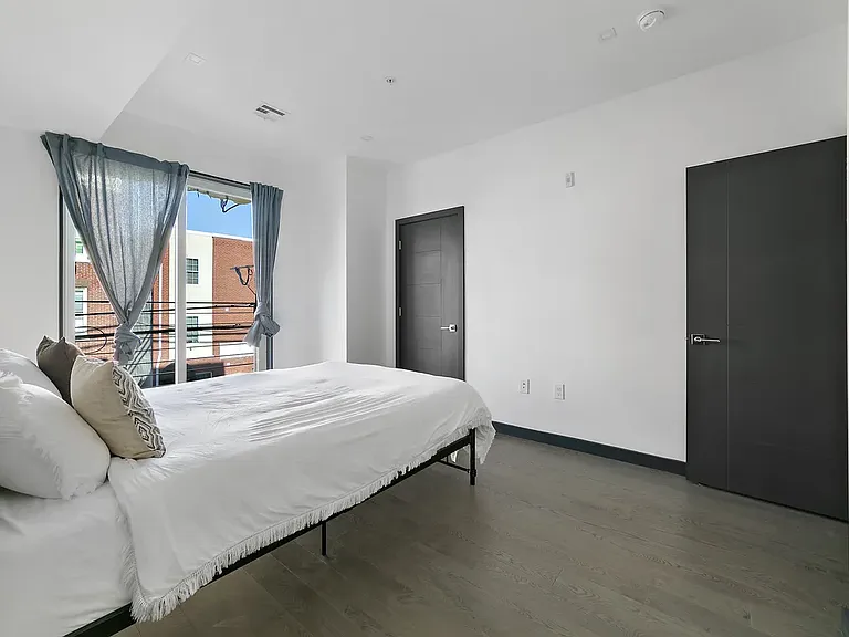 441 N 35th St #3R — Photo 18