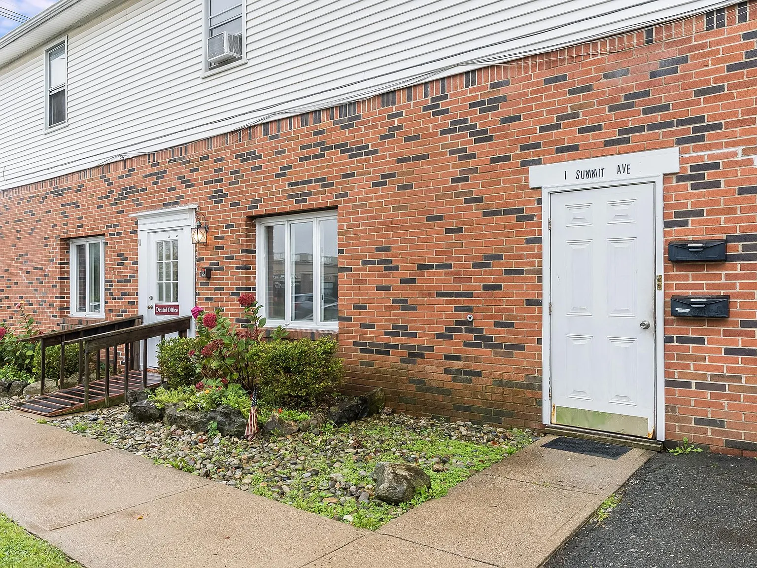 2 bed, $2,200 — Photo 1
