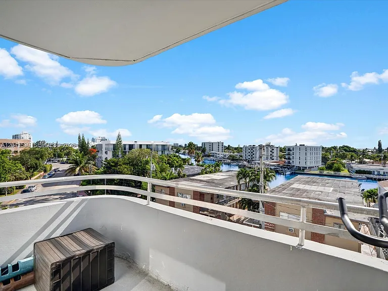 8201 Byron Ave #502 — Photo 40