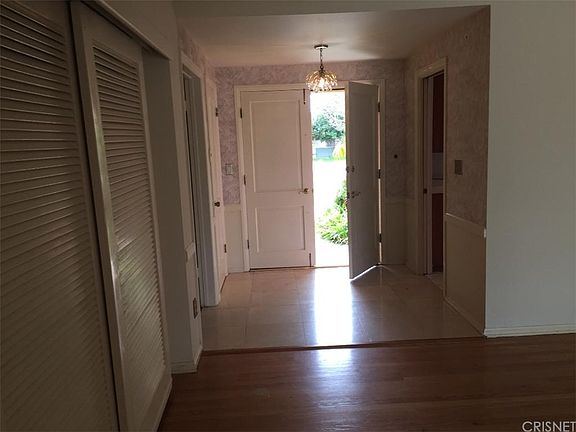 3rd image of 23439 Clarendon St