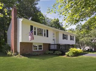 5 Carriage Hill Ln, Poughkeepsie, NY 12603
