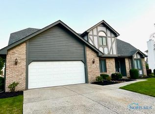 26833 Shawnee Dr, Perrysburg, OH 43551