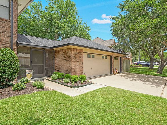 5th image of 308 Rosemary Ln