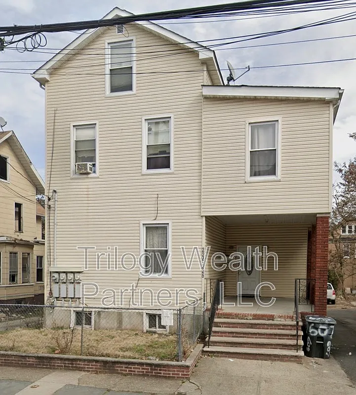 2 bed, 1.0 bath, $2,025 — Photo 1