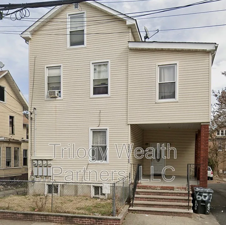 224 S 7th St #1B