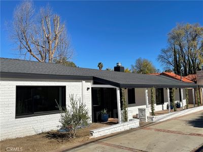 22651 Oxnard St, Woodland Hills, CA, 91367