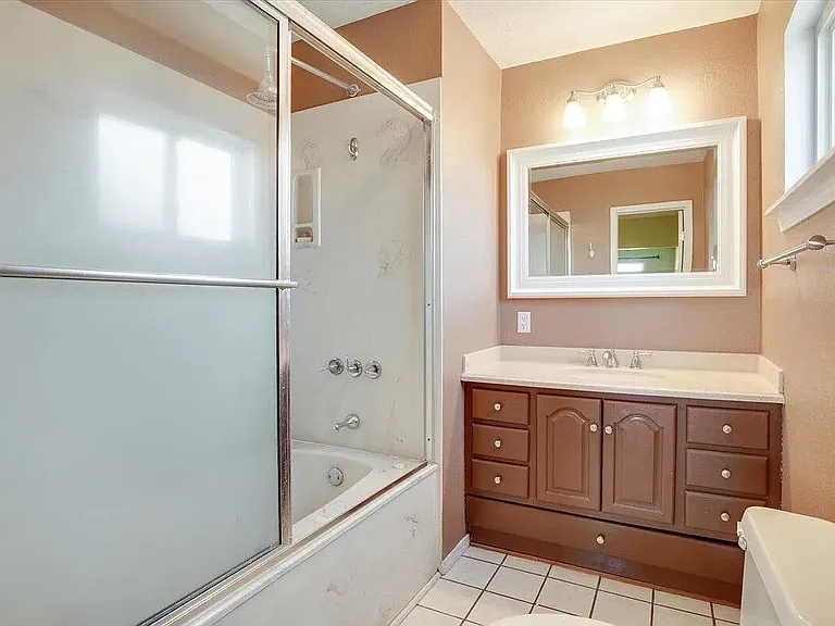 11801 Tracy Ct NE — Photo 15