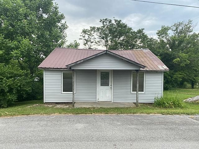 1st image of 105 Hillcrest St