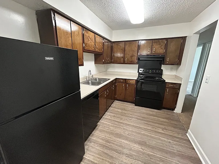 Graycroft & Graybrook Apartments — Photo 45