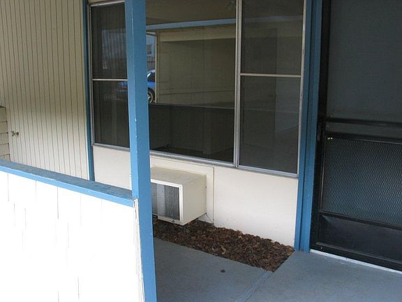3rd image of 525 Lynwood Ave #B
