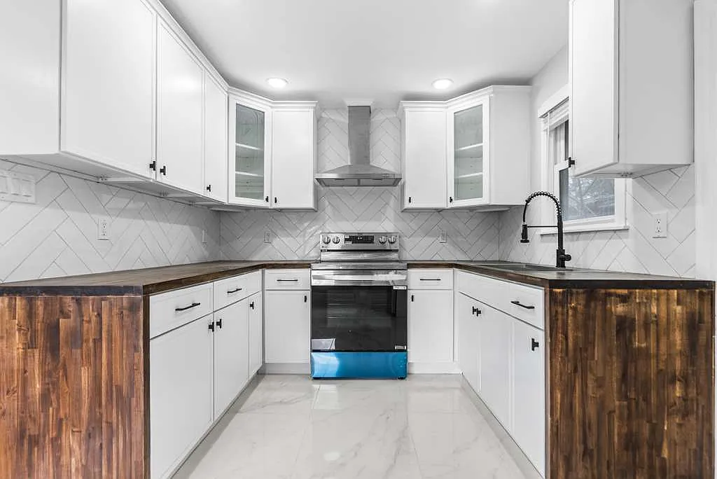 3 bed, 828 sqft, $1,700 — Photo 3