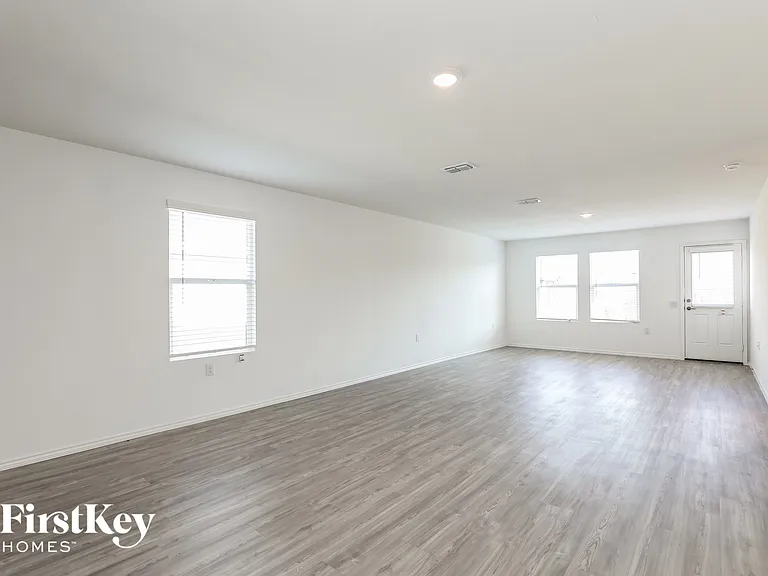 4547 Emma Way — Photo 3
