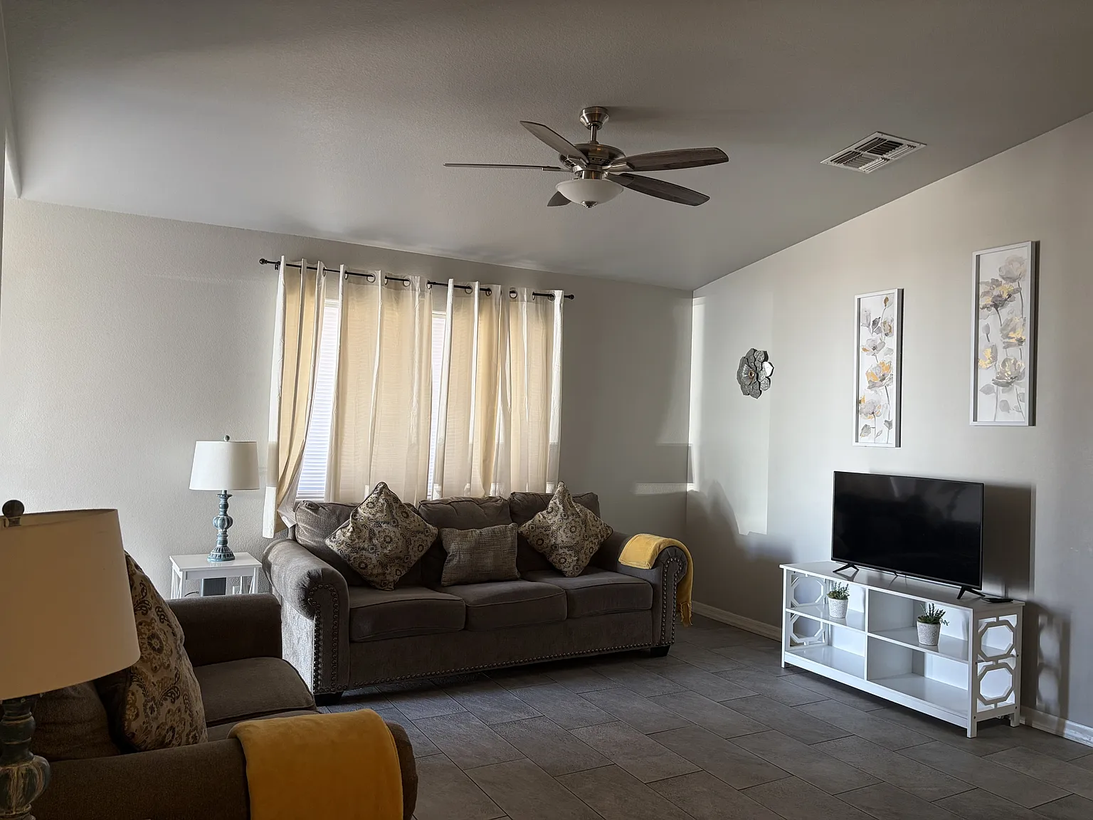 2028 Gates Avenue - 2 — Photo 3