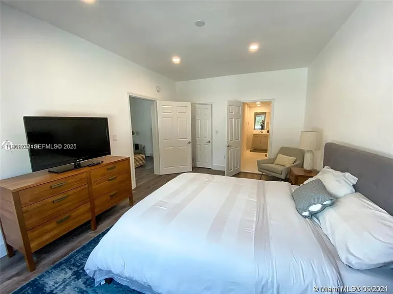 8415 Harding Ave #5 — Photo 11