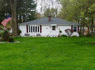 681 River Rd, Agawam, MA 01001