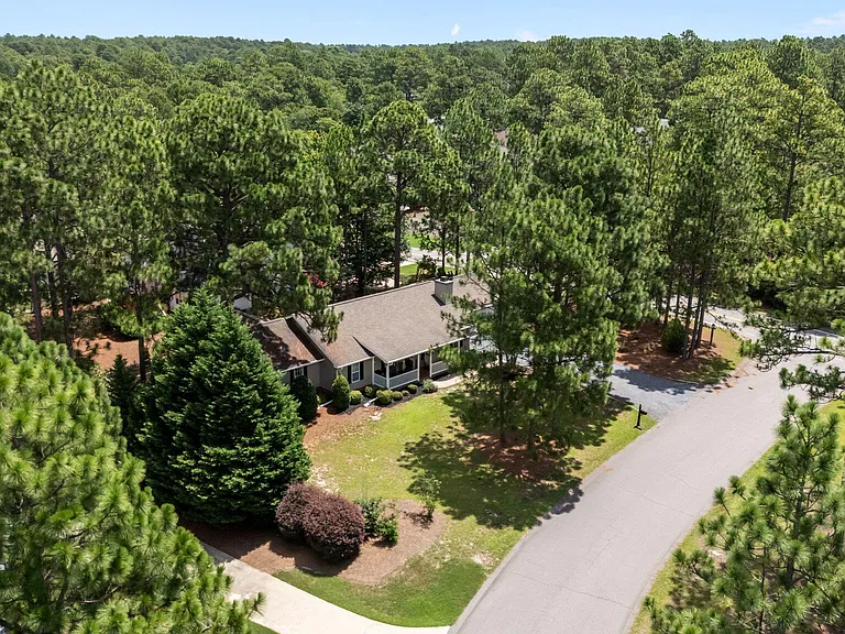 39 Bedford Cir — Photo 36